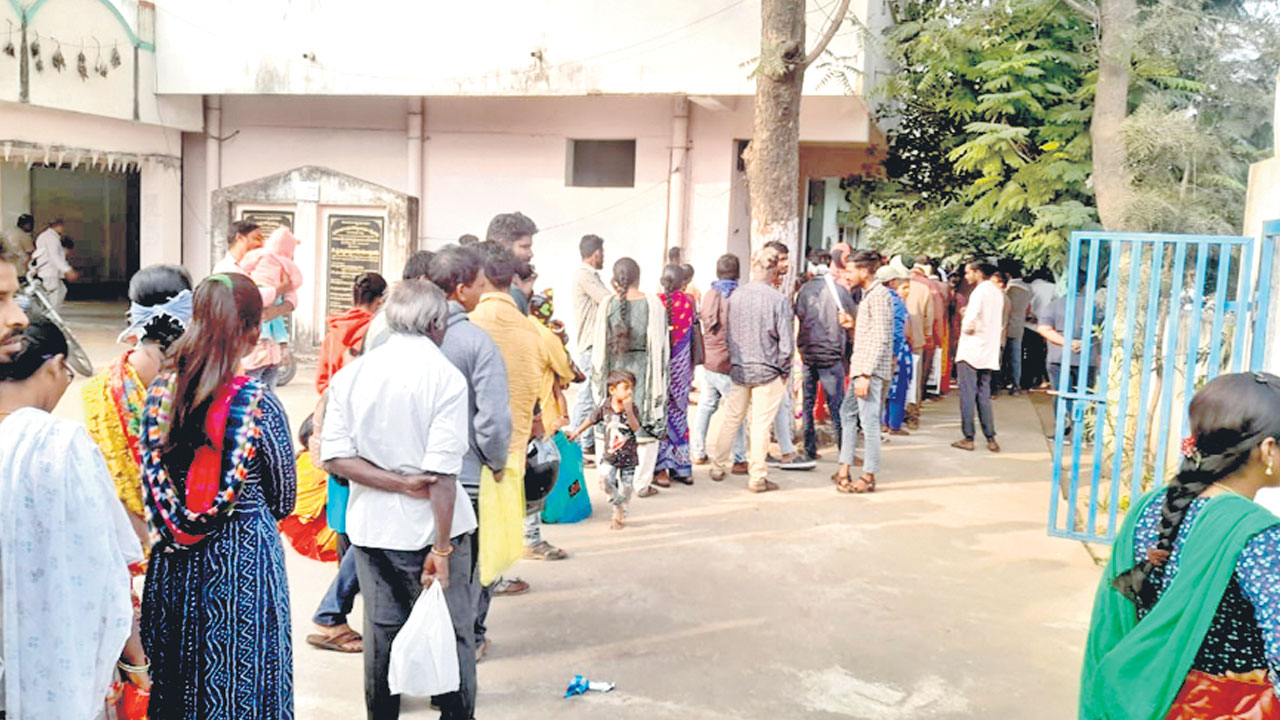 ‘ఆధార్‌’ అవస్థలు