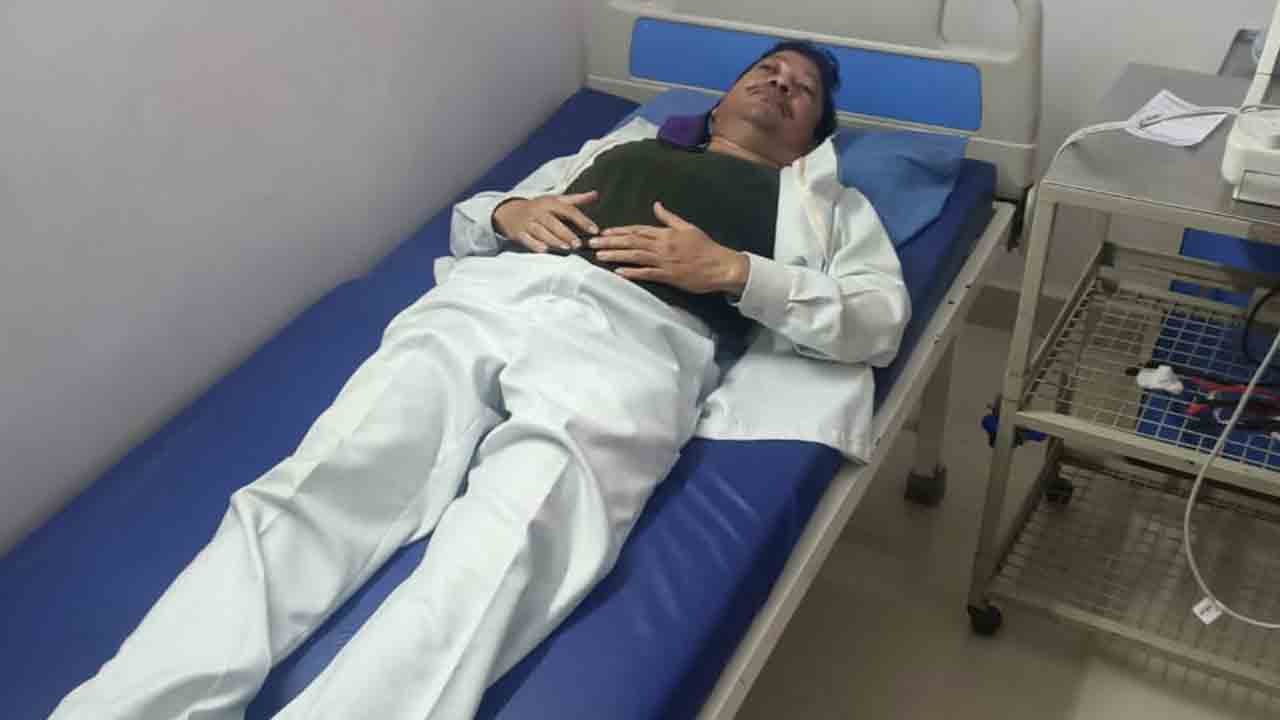 Hyderabad | అభ‌యహ‌స్తం ద‌ర‌ఖాస్తుదారుల తొక్కిస‌లాట‌.. అధికారికి ఛాతీలో నొప్పి