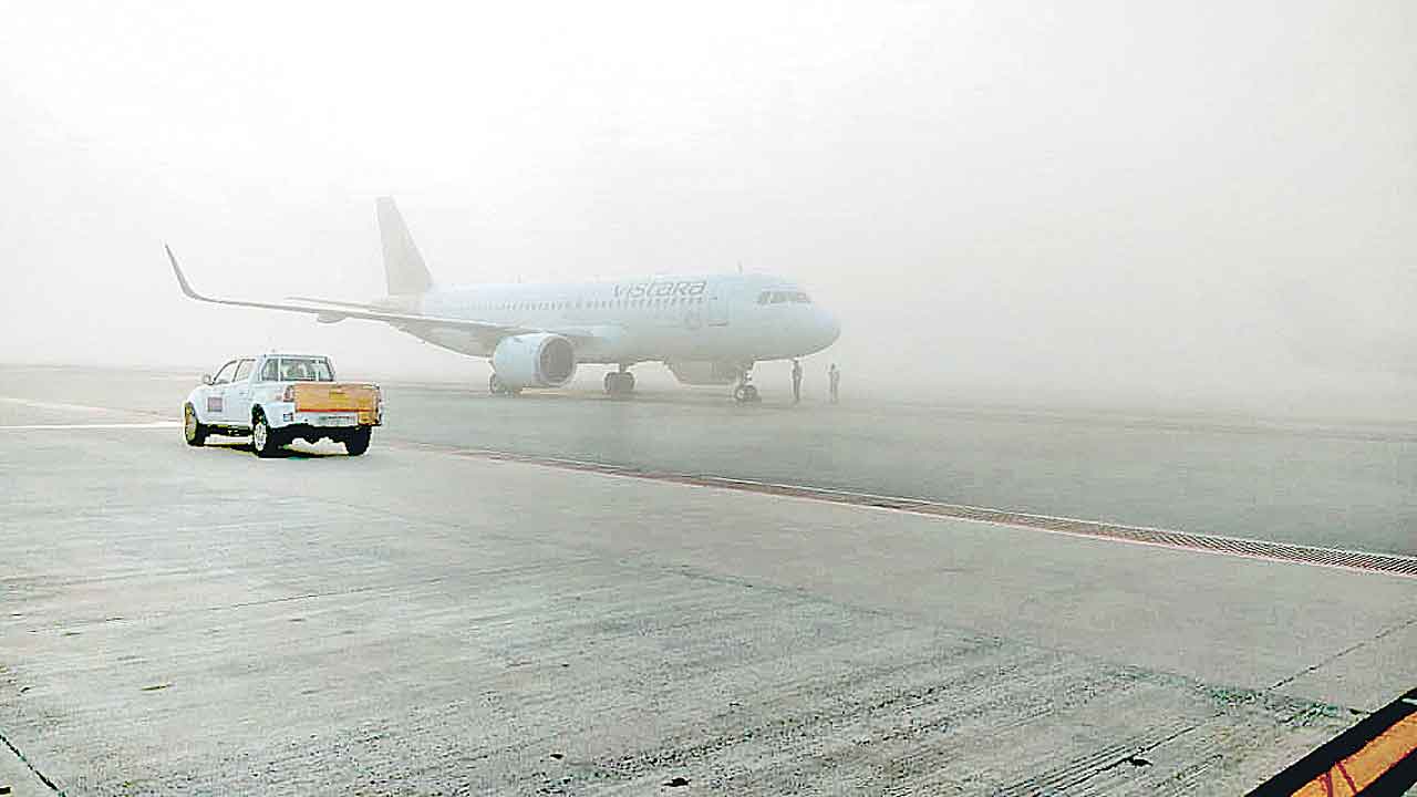 వెదర్‌ ఎఫెక్ట్‌.. పలు విమానాలు.. మళ్లింపు