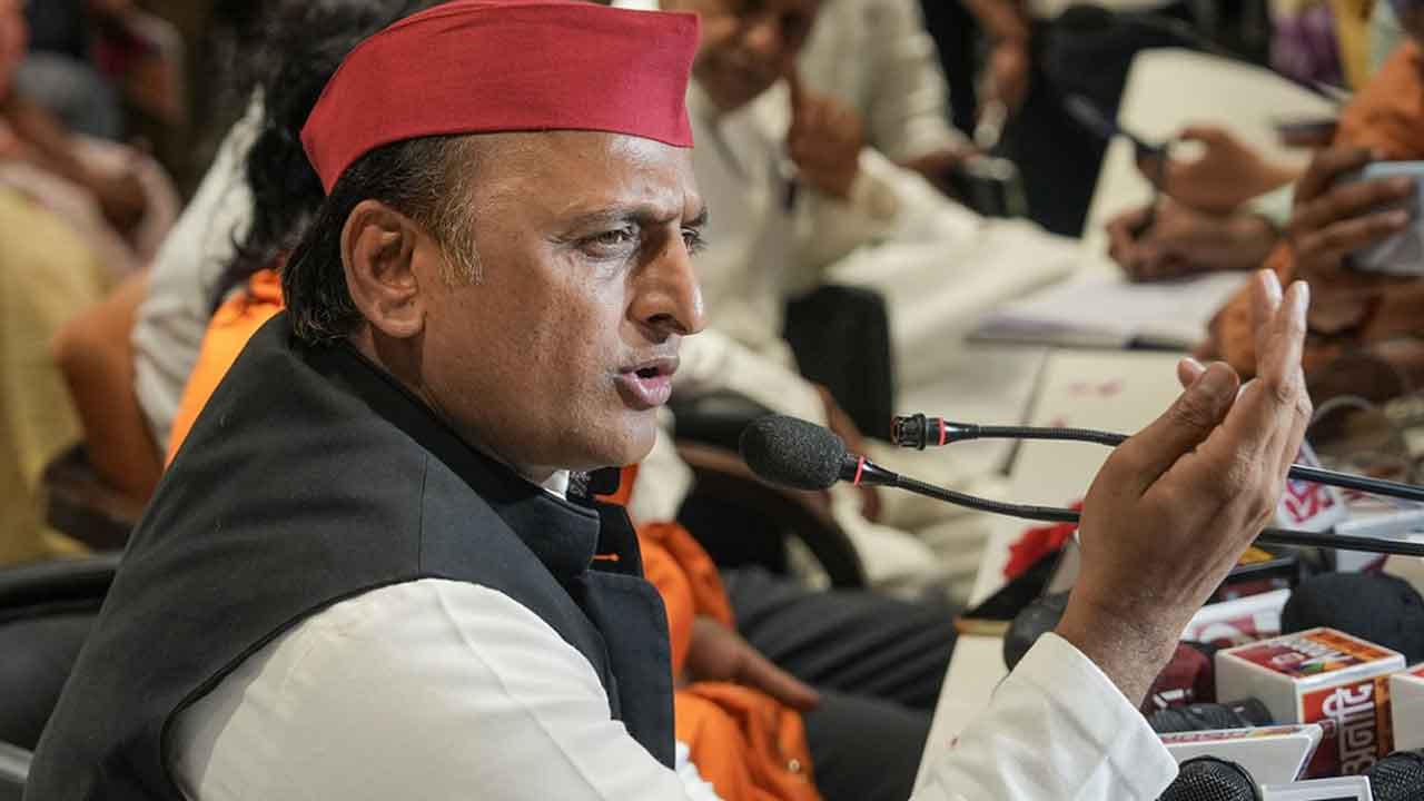 Akhilesh Yadav | యూపీలో రైల్వే, మెట్రో స్టేషన్లలో మద్యం అమ్మకాలు..: అఖిలేశ్‌ యాదవ్‌