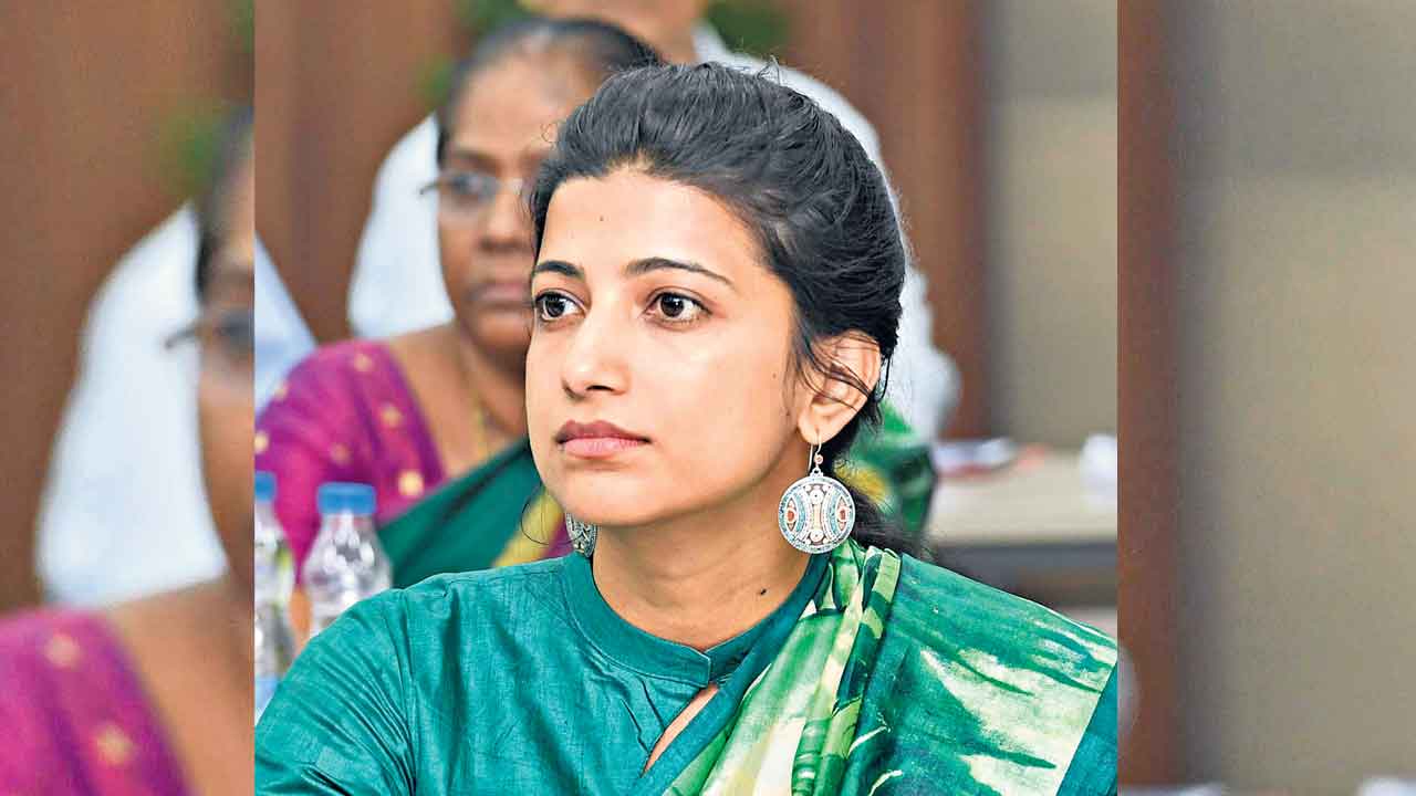 హెచ్‌ఎండీఏ జాయింట్‌ కమిషనర్‌గా ఆమ్రపాలి