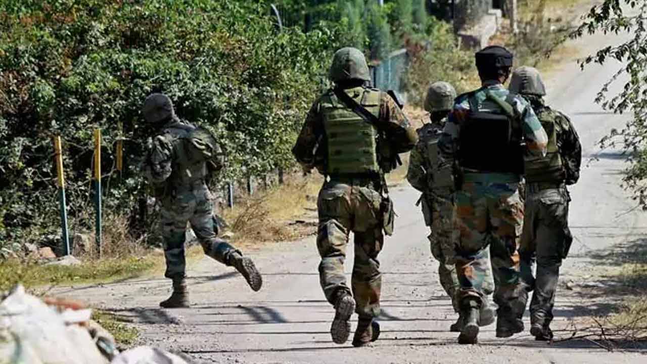 Jammu Kashmir: ఆర్మీ ట్ర‌క్కుపై అటాక్‌.. పూంచ్‌లో భారీగా ఫైరింగ్‌