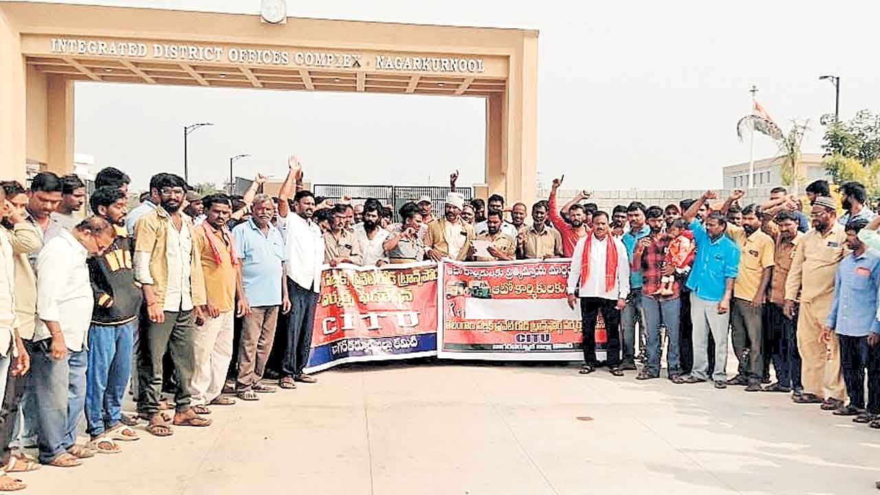 Mahalakshmi Scheme | మహిళలకు ఉచిత బస్సు ప్రయాణంతో గిరాకీ లేక కిస్తీలు కడ్తలేం.. ఆదుకోవాలంటున్న ఆటో డ్రైవర్లు