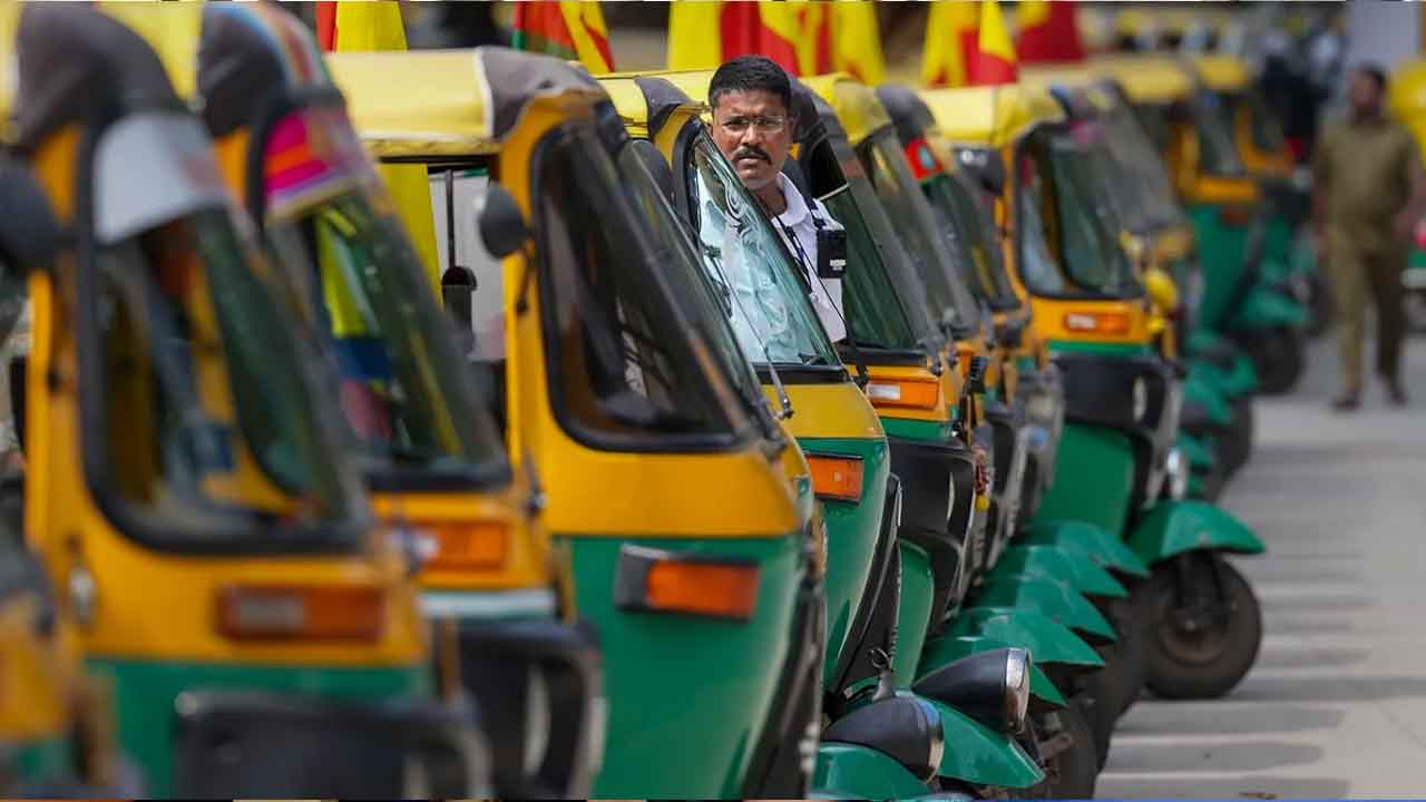 Auto Drivers | మహిళలకు ఉచిత బస్సు ప్రయాణం.. మరి తమ బతుకుదెరువెట్ల అని ఆందోళనలో ఆటోడ్రైవర్లు