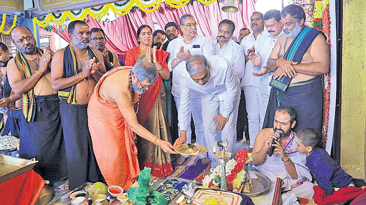 వైభవంగా మహా పడిపూజ