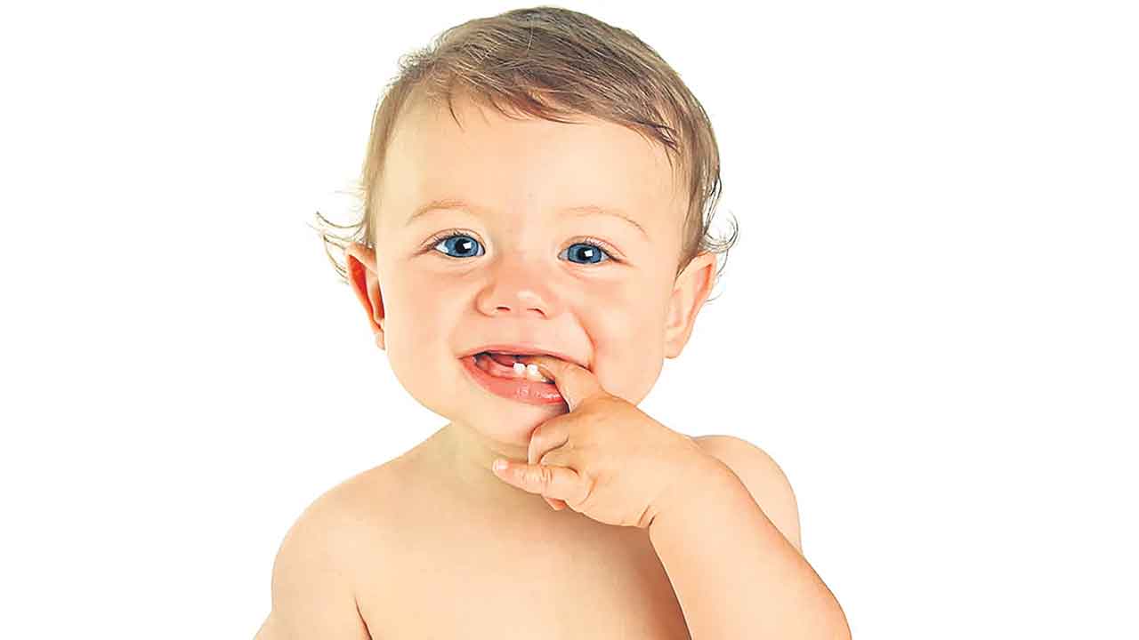 పాపాయికి.. పాలపండ్లు!