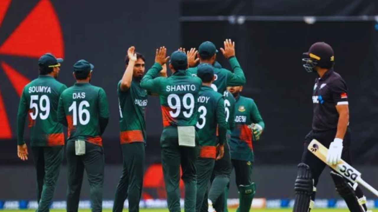 కివీస్‌ 98 ఆలౌట్‌