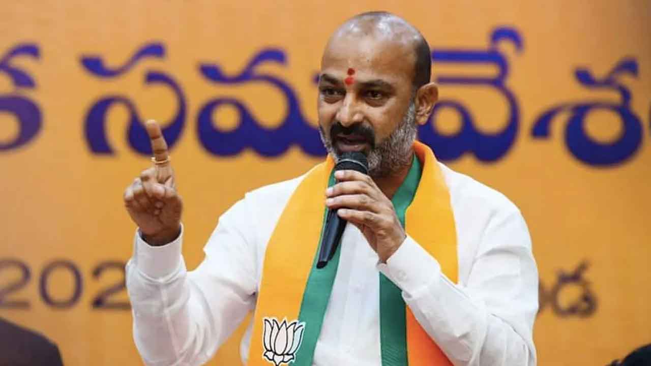 BJP | కరీంనగర్ కమలంలో కొట్లాట.. బండి సంజయ్కి పార్లమెంటు టికెట్పై రాజుకున్న అగ్గి