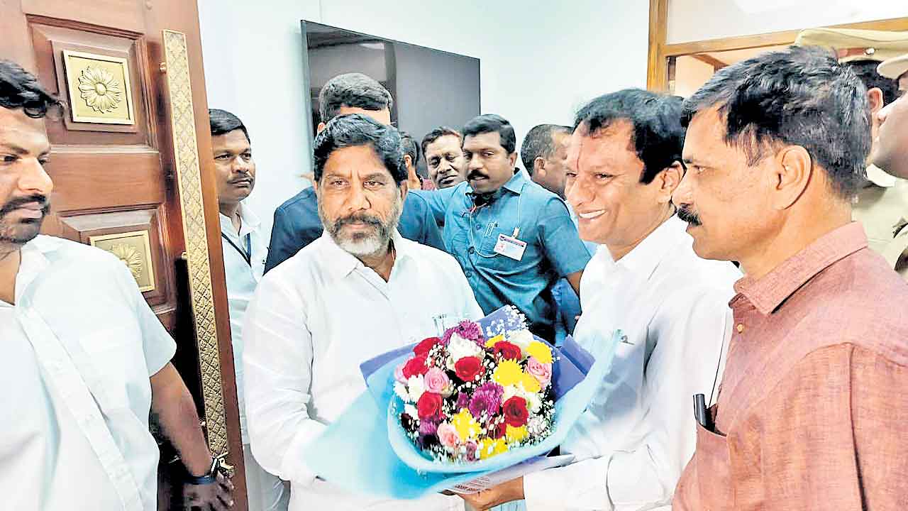 పాఠశాలలకు విద్యుత్తు వసతి కల్పించాలి