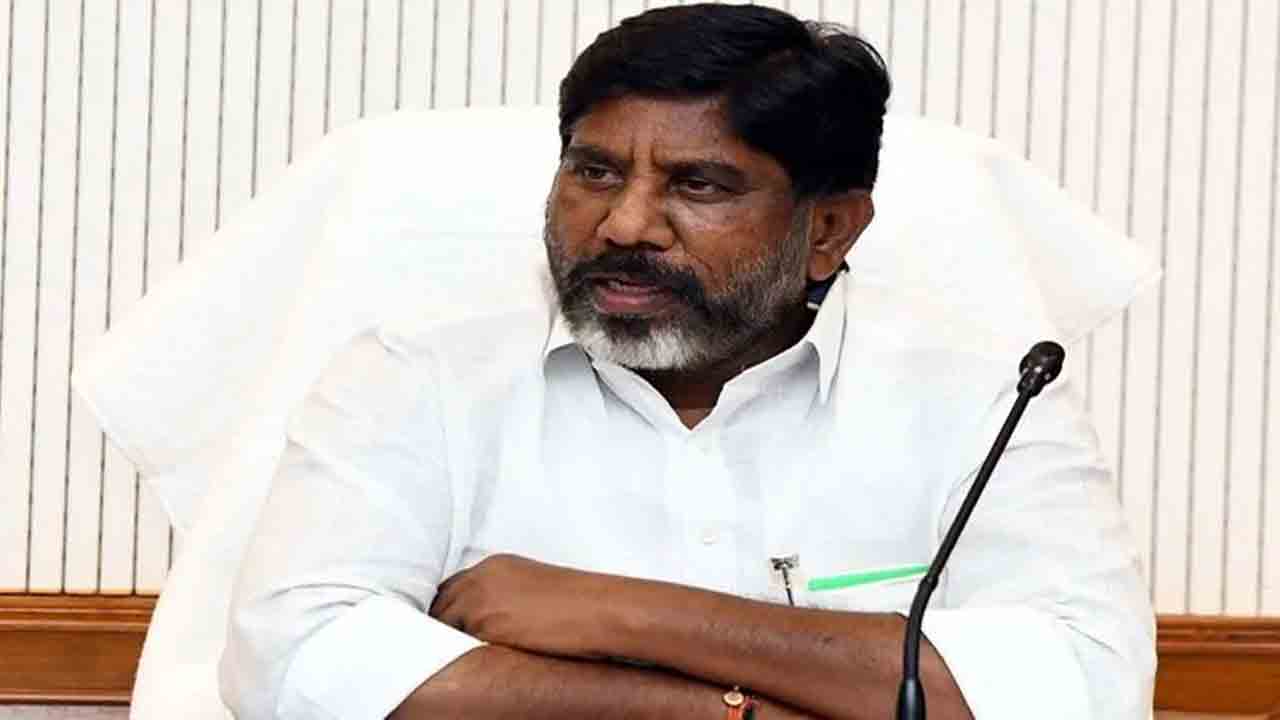 త్వరితగతిన ప్రాజెక్టులను పూర్తి చేయాలి