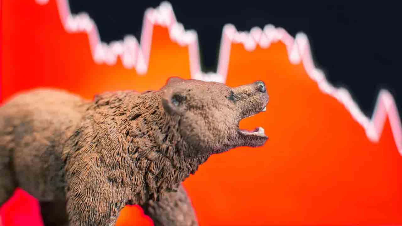 రికార్డుల నుంచి వెనక్కి