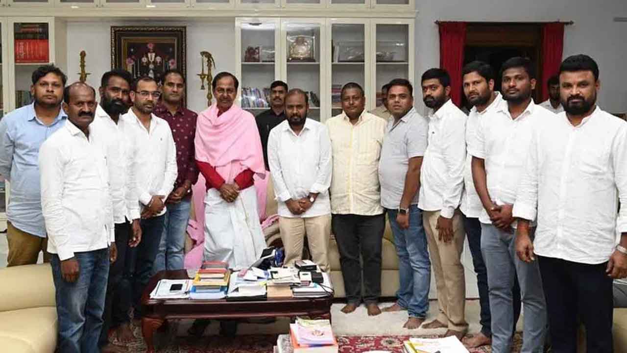 మేము కేసీఆర్‌ వెంటే…