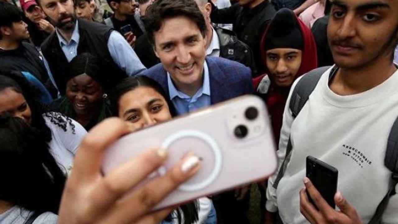 Canada | విదేశీ విద్యార్థులకు కెనడా షాక్‌.. స్టూడెంట్‌ వీసా నిబంధనలు మరింత కఠినం