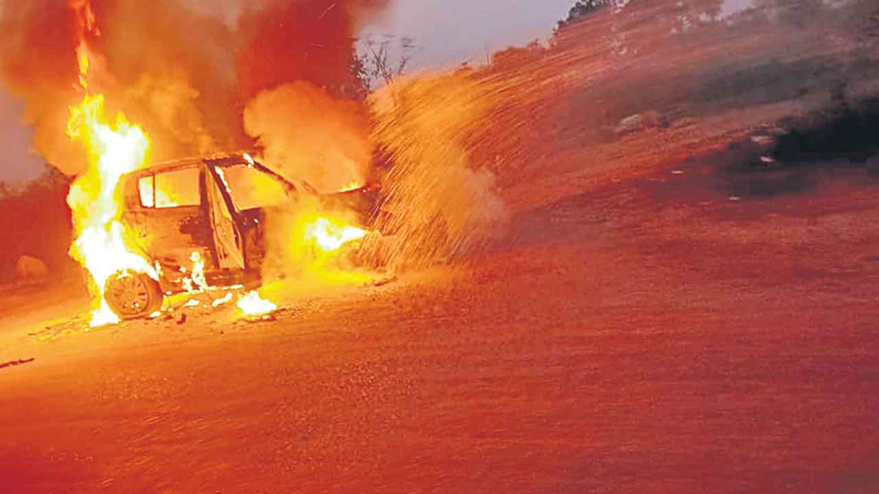 కారులో మంటలు