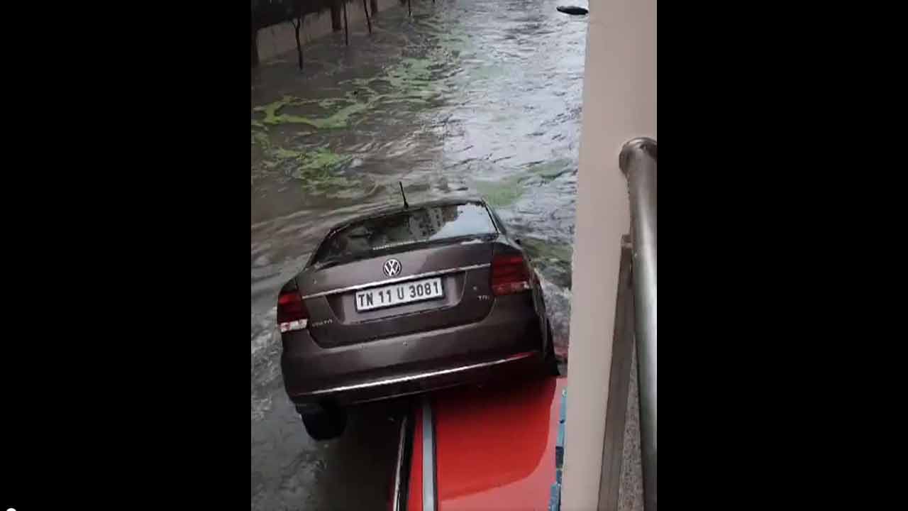 Michaung Cyclone: మిచాంగ్‌తో భారీ వ‌ర్షాలు.. చెన్నైలో కొట్టుకుపోయిన కార్లు.. వీడియో