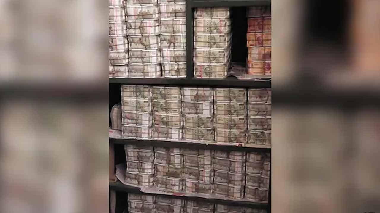 Odisha Distillery: అల్మారాల నుంచి 200 కోట్ల న‌గ‌దు సీజ్‌.. వీడియో