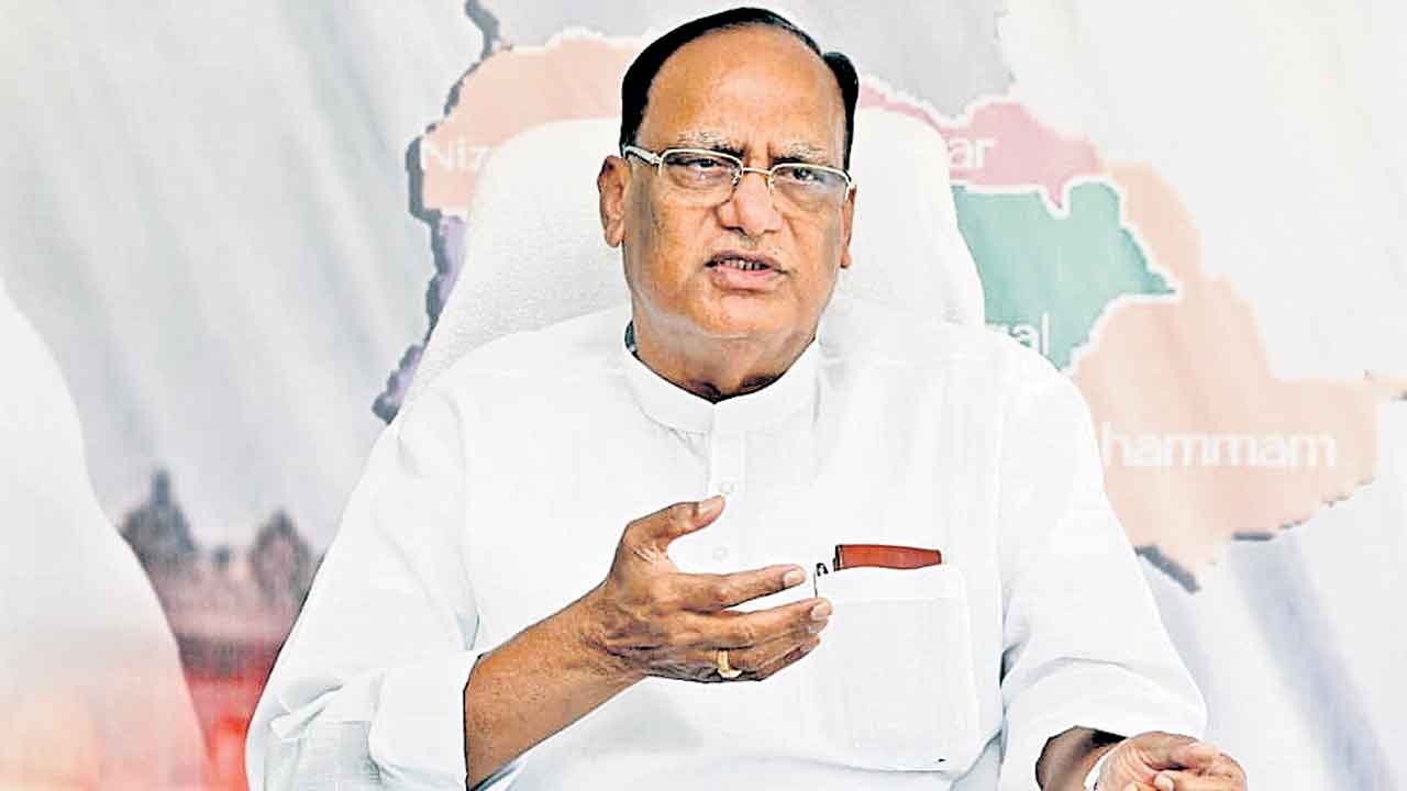 పెండింగ్‌ ప్రాజెక్టులకు నిధులు కేటాయించాలి