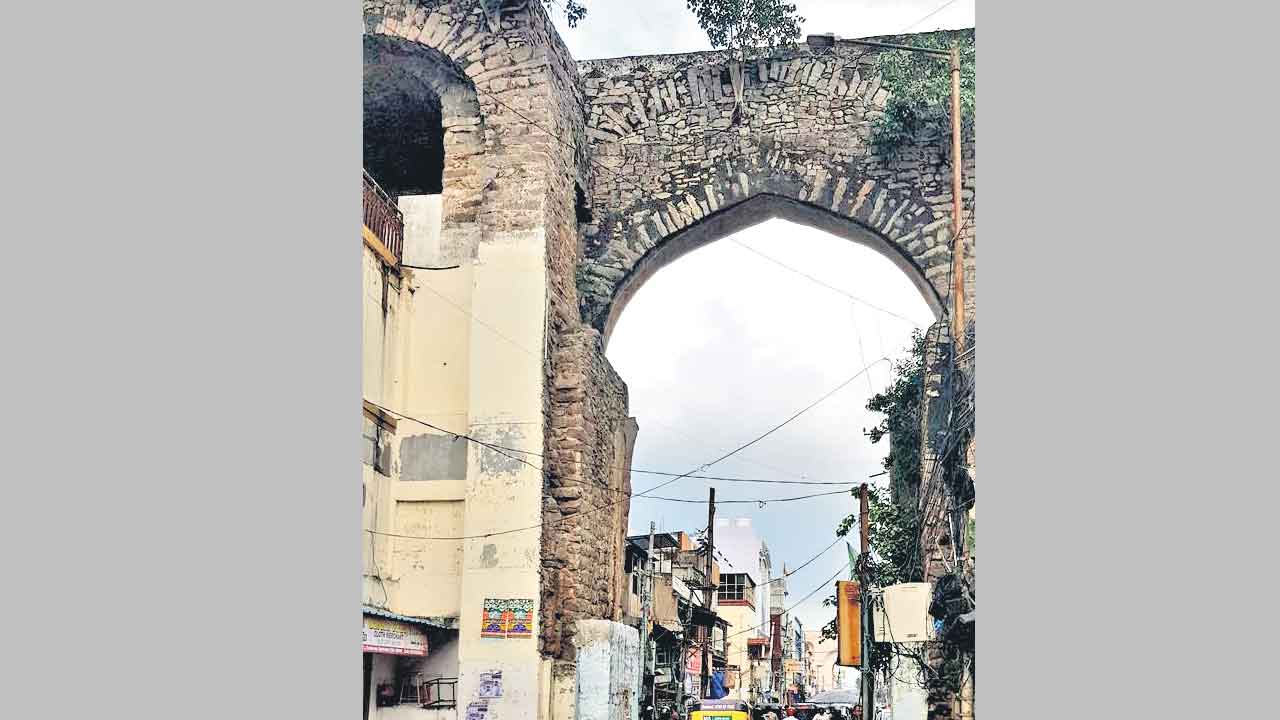 చార్మినార్‌చార్‌ కమాన్‌ల పునరుద్ధరణ