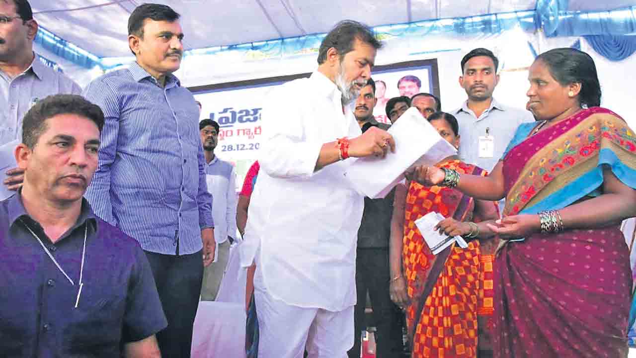 అర్హులందరికీ ఆరు గ్యారెంటీలు