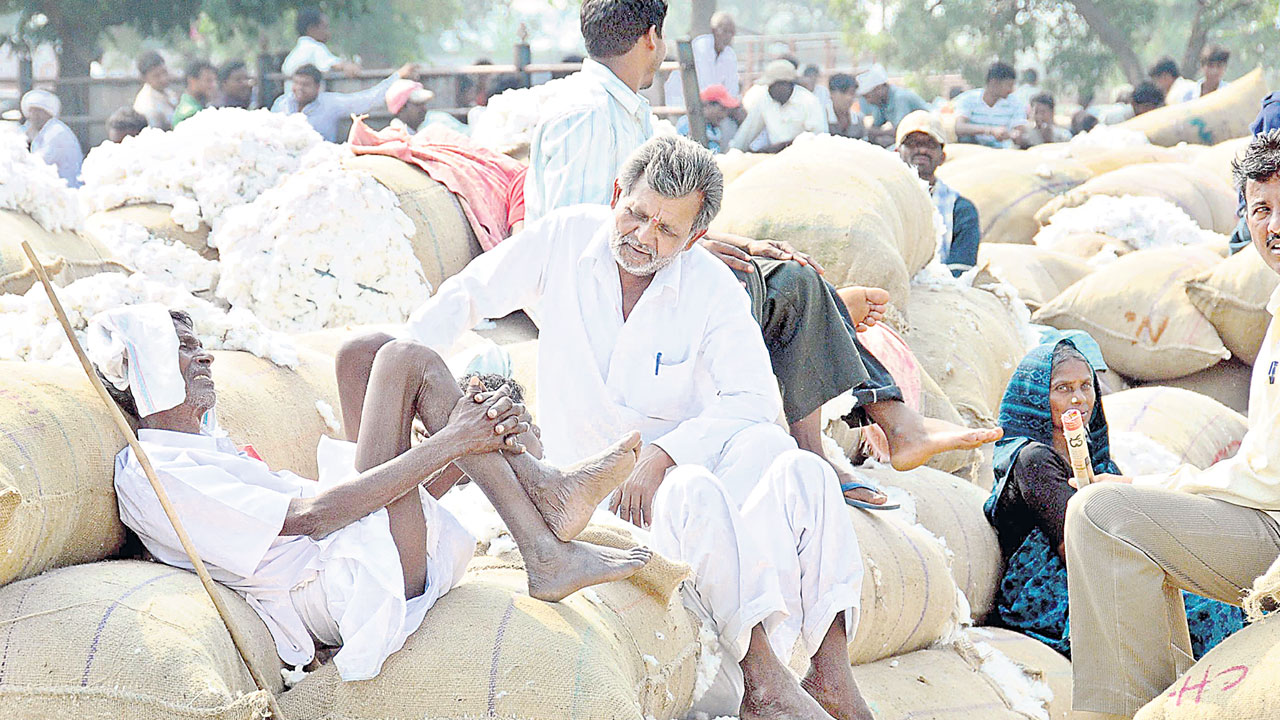 పత్తి రైతు పరేషాన్‌..
