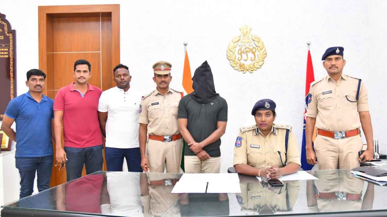 Maoist arrested | గోదావరిఖనిలో మావోయిస్టు దళ సభ్యుడి అరెస్ట్