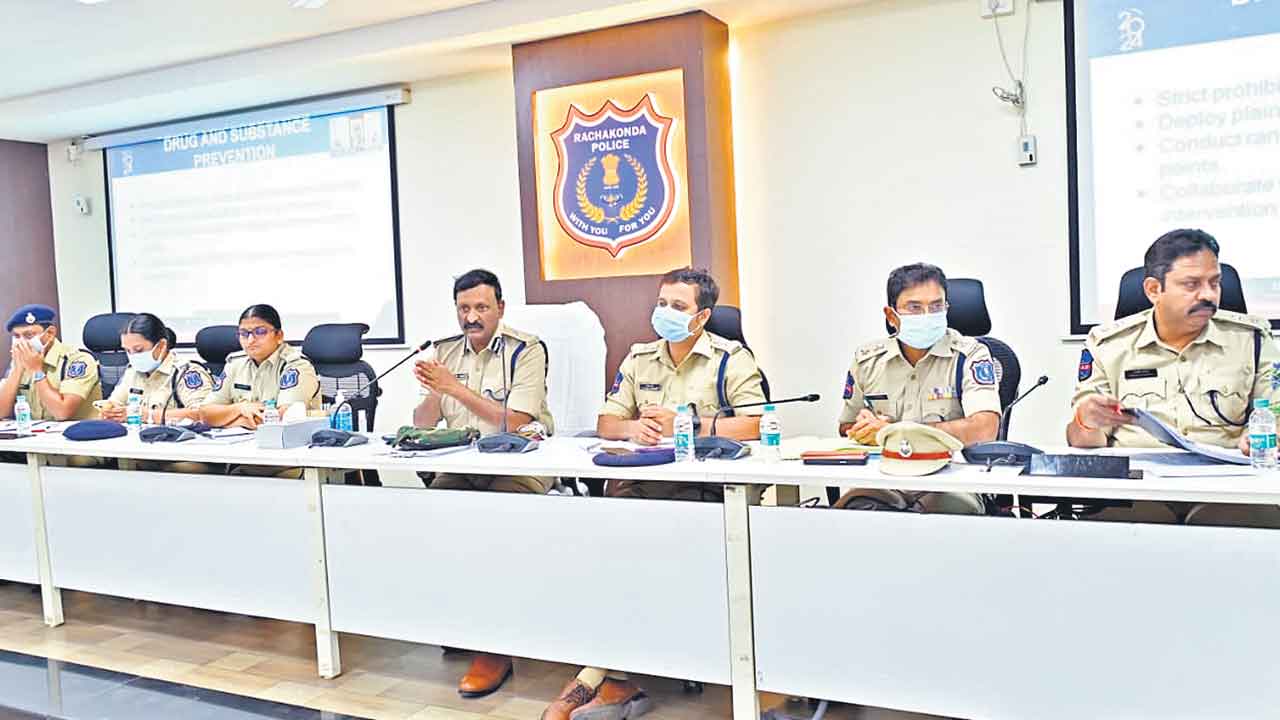 అవుట్‌డోర్‌ ఈవెంట్లలో డీజేలకు అనుమతి లేదు