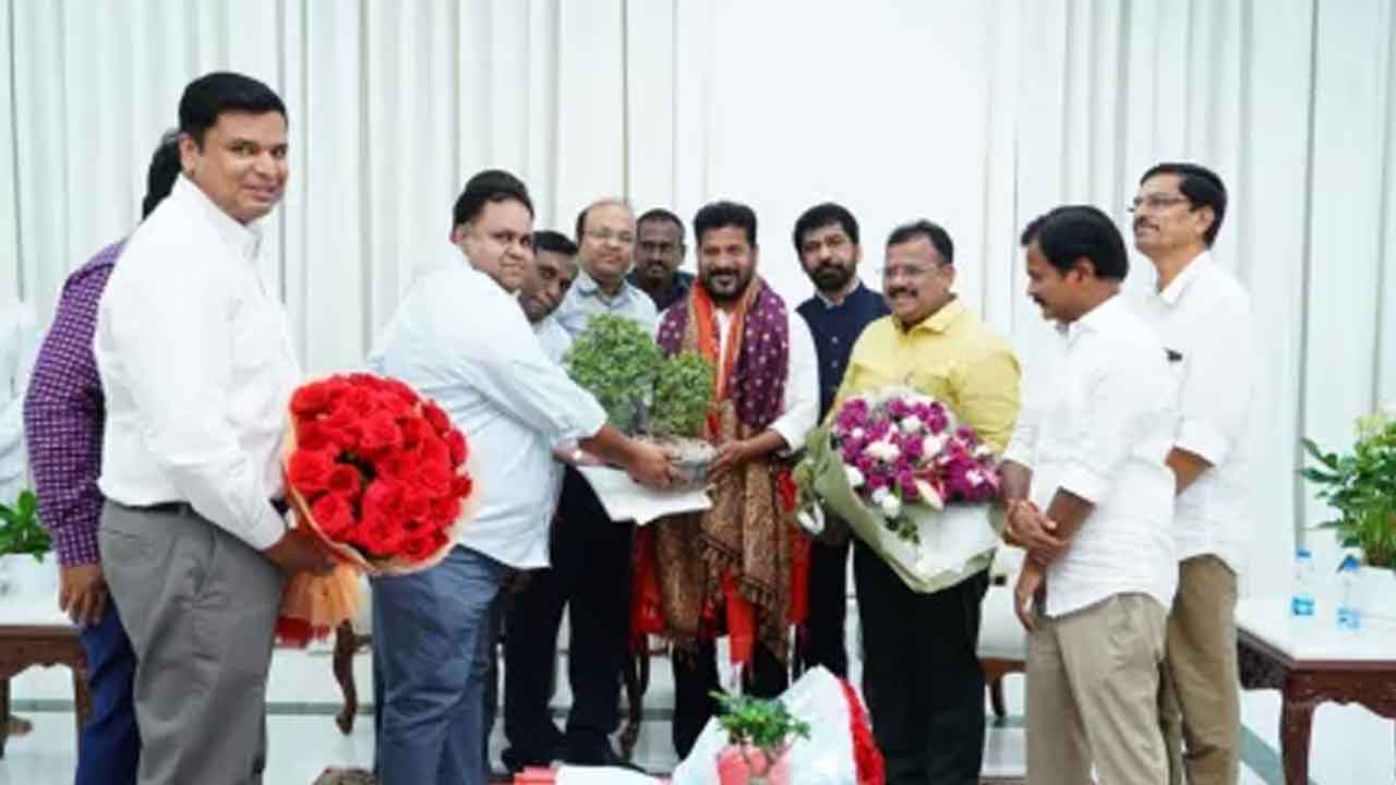 రియల్‌ ఎస్టేట్‌ పరిశ్రమకు అండగా ఉంటాం