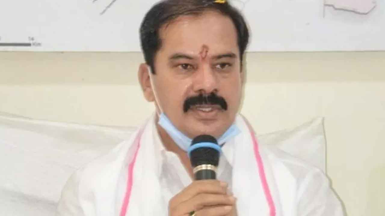 ఎమ్మెల్యే నాయిని అనుచరులను శిక్షించాలి