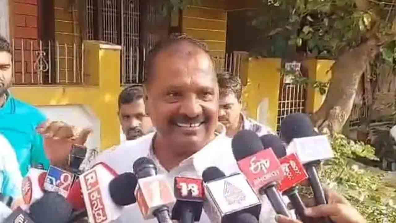 Lok Sabha | మ‌నోరంజ‌న్ మంచోడే.. కానీ అర్థం చేసుకోవ‌డం క‌ష్టం: తండ్రి దేవ‌రాజే గౌడ‌