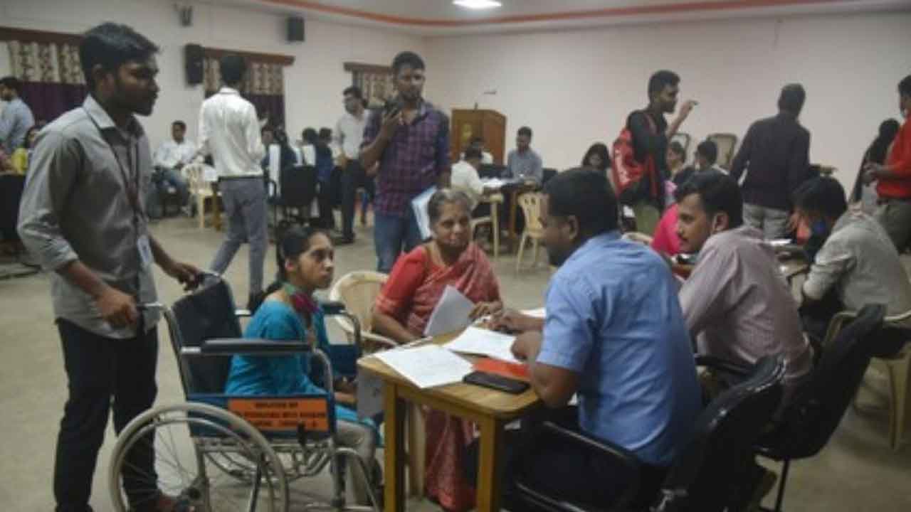 Reservation | కేంద్ర ఉద్యోగులకు గుడ్‌న్యూస్‌.. ప్రమోషన్లలో దివ్యాంగులకు రిజర్వేషన్‌