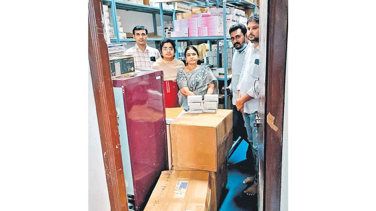 నకిలీ మందుల తయారీ రాకెట్‌ గుట్టురట్టు