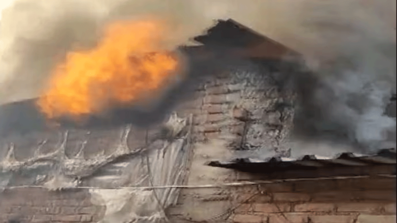 Fire Accident | పేప‌ర్ గోడౌన్‌లో భారీ అగ్నిప్ర‌మాదం