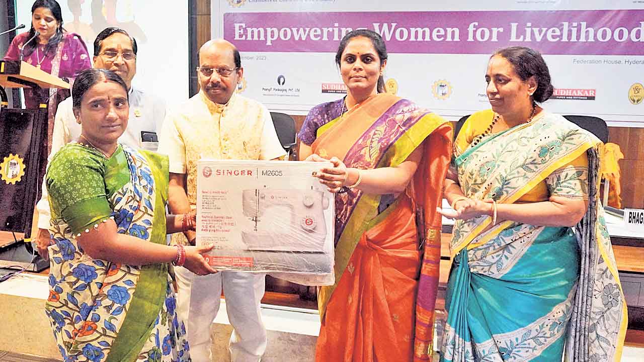 స్త్రీలు ఆర్థికంగా, స్వతంత్రంగా ఉండాలి