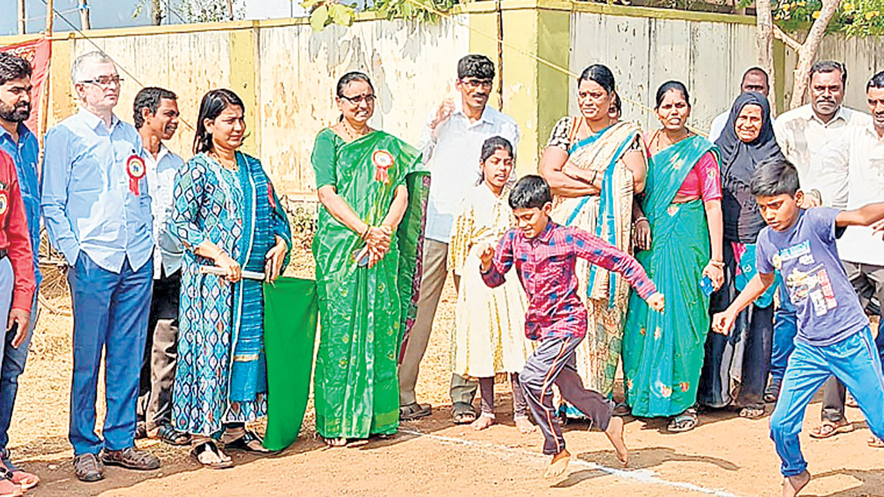 దివ్యాంగులూ.. అన్ని రంగాల్లో రాణించాలి
