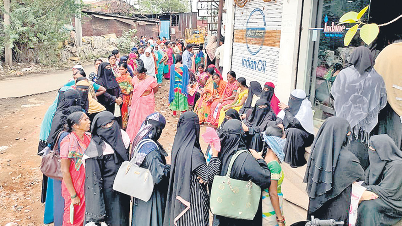 ‘గ్యాస్‌’ కేవైసీ కోసం..