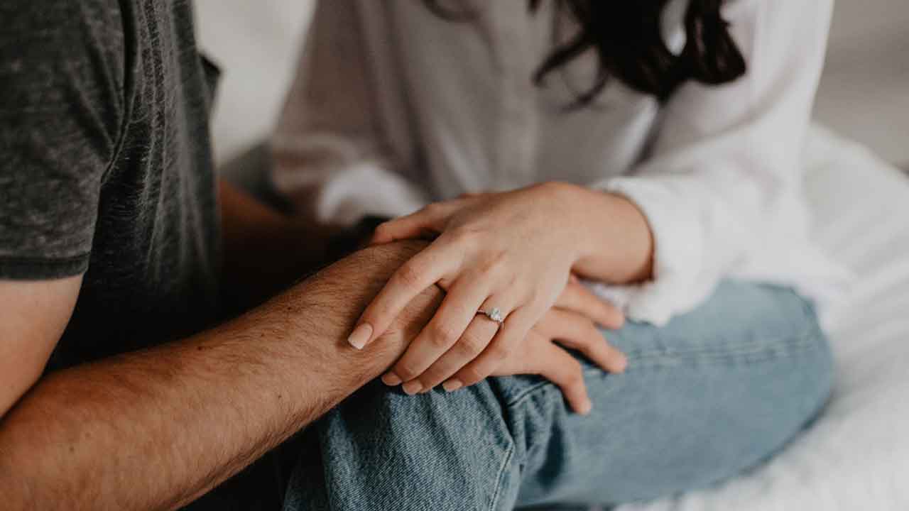 Khammam | పెండ్లి చేసుకుంటానని నమ్మించి మోసం చేసిన ప్రియుడు..ధర్నాకు దిగిన ప్రియురాలు