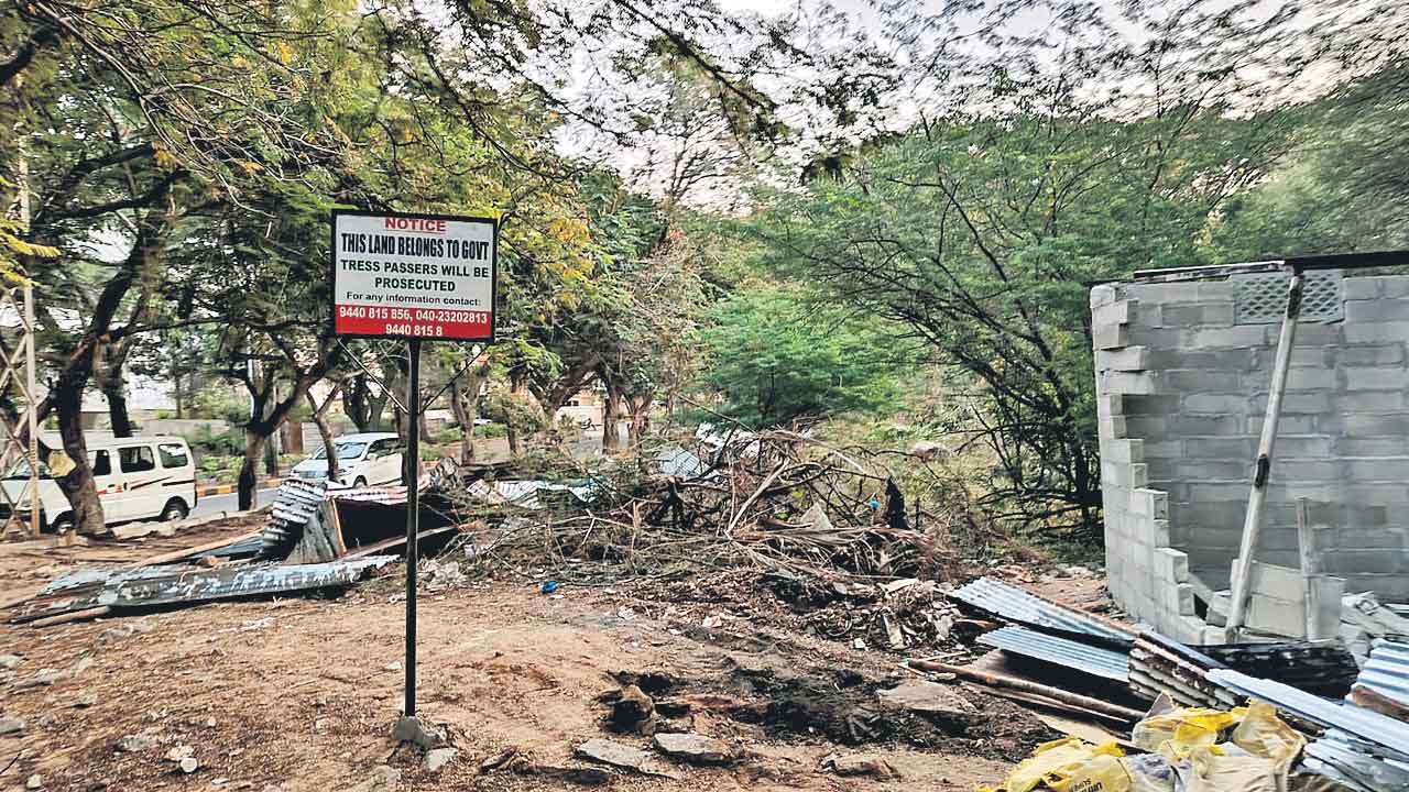 Hyderabad | హైదరాబాద్‌లో రూ. 350 కోట్ల విలువైన సర్కారు భూమి కబ్జాకు యత్నం