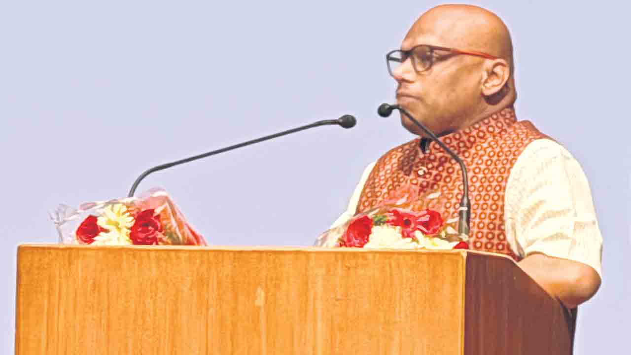 యువ శాస్త్రవేత్తలు కొత్త సాంకేతికతను అందివ్వాలి