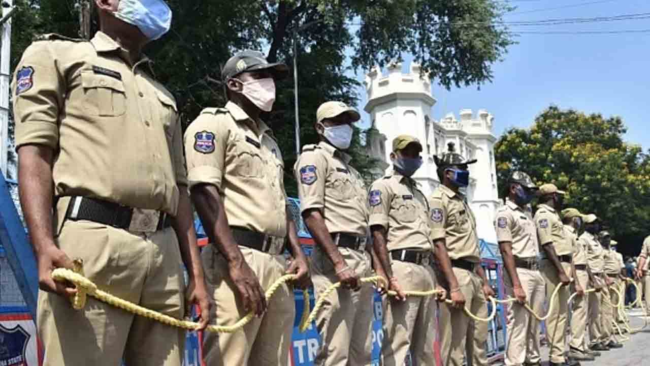 Telangana | మాజీ మంత్రులు, ఎమ్మెల్యేల‌కు గ‌న్‌మెన్ల తొల‌గింపు