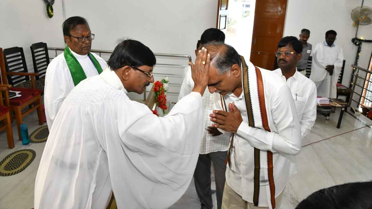Harish Rao | యేసుక్రీస్తు దీవెనలు ప్రతి ఒక్కరికి ఉండాలి : హరీశ్‌ రావు