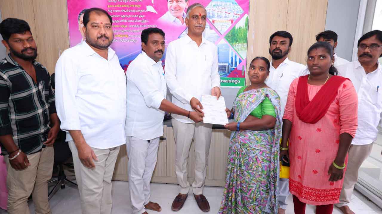 MLA Harish Rao | కార్యకర్తల కుటుంబానికి అండగా బీఆర్‌ఎస్‌ పార్టీ : ఎమ్మెల్యే హరీశ్‌ రావు