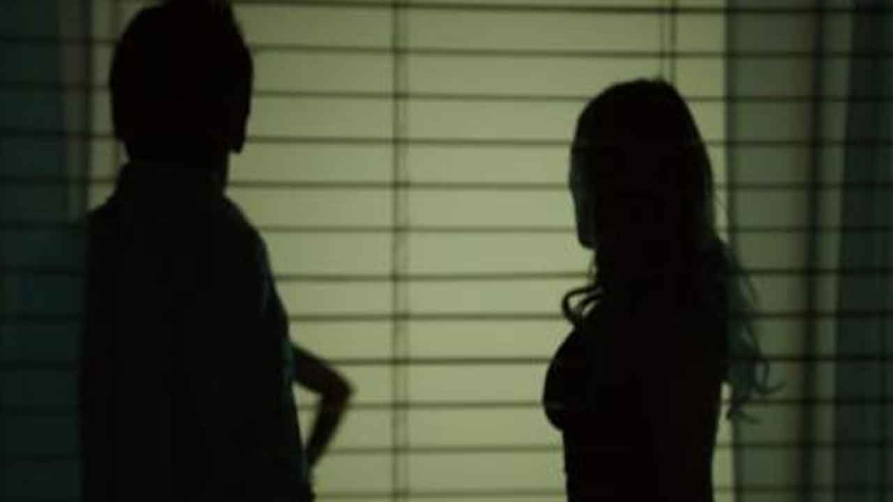 సీపీ ఆఫీస్‌ మహిళా ఉద్యోగికి వేధింపులు