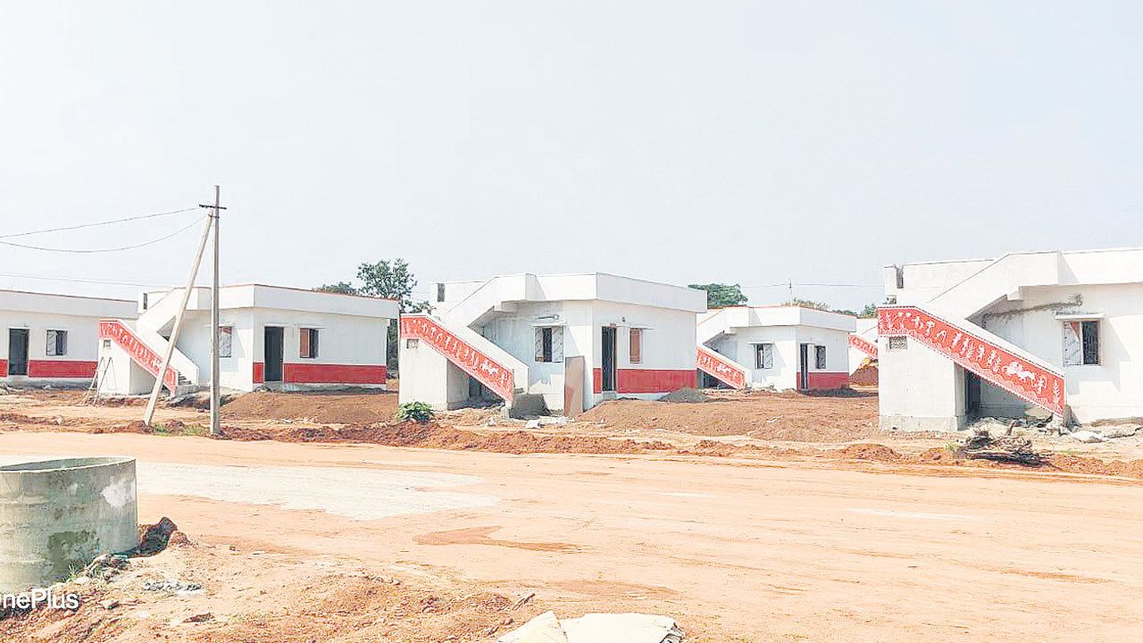 ఆదివాసీల జీవితాల్లో వెలుగులు