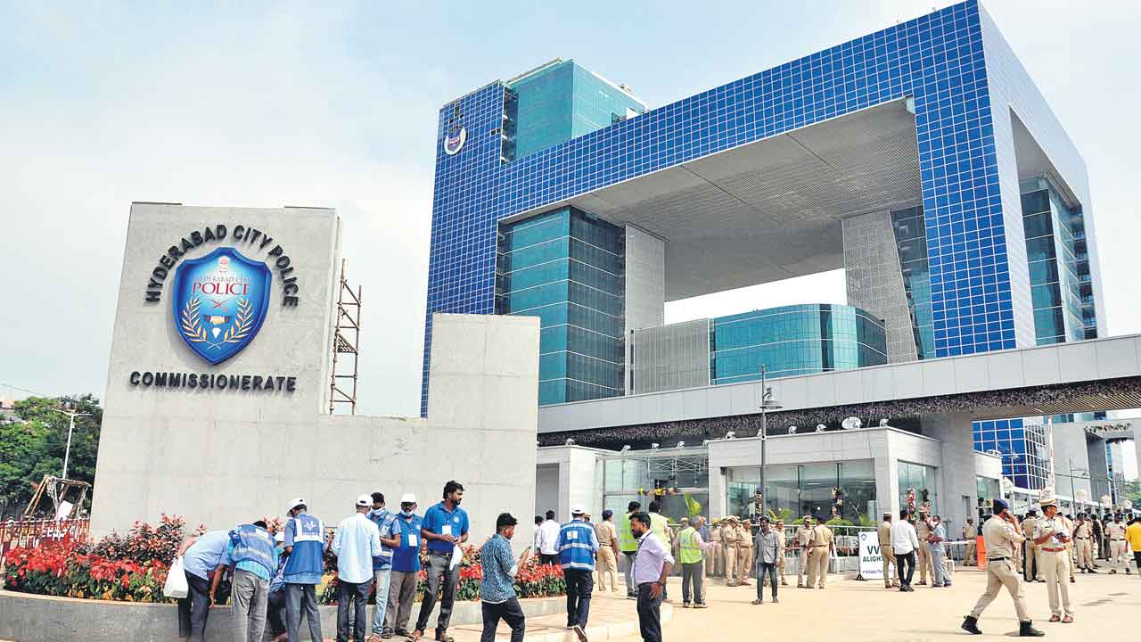 వార్షిక నివేదిక తయారీపై ట్రై పోలీస్‌ కమిషనరేట్లలో సన్నాహాలు