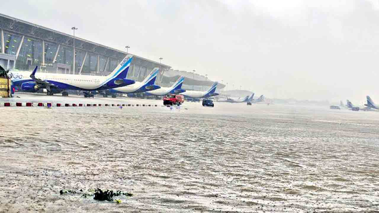 Cyclone Michaung | మిగ్‌జాం బీభత్సం.. తుఫాన్‌ ధాటికి తమిళనాడు, ఏపీ అతలాకుతలం