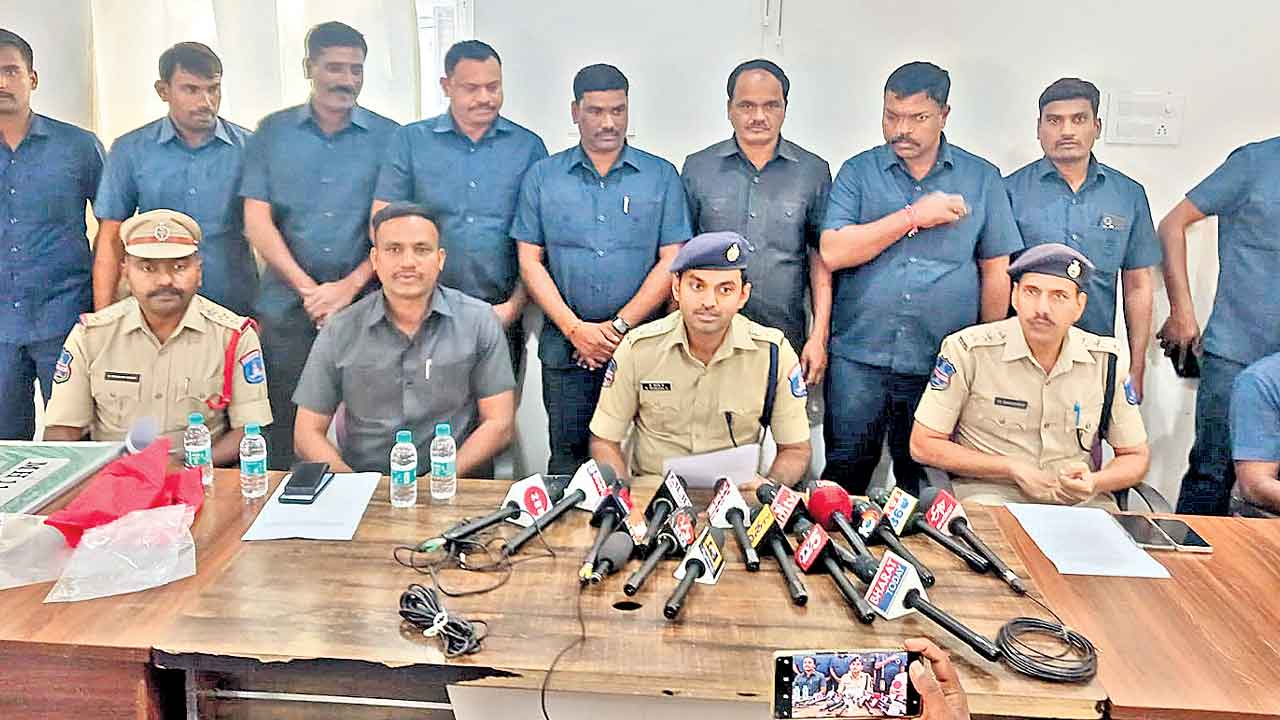 గంజాయి తరలిస్తున్న ముఠా అరెస్టు