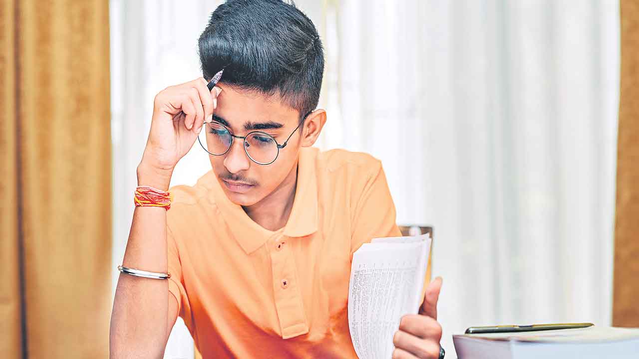 Corporate Colleges | ఇంటర్‌ అడ్మిషన్లలో కార్పొరేట్‌ కాలేజీల మాయ.. వచ్చే ఏడాది సీట్లు ఇప్పటికే బ్లాక్‌