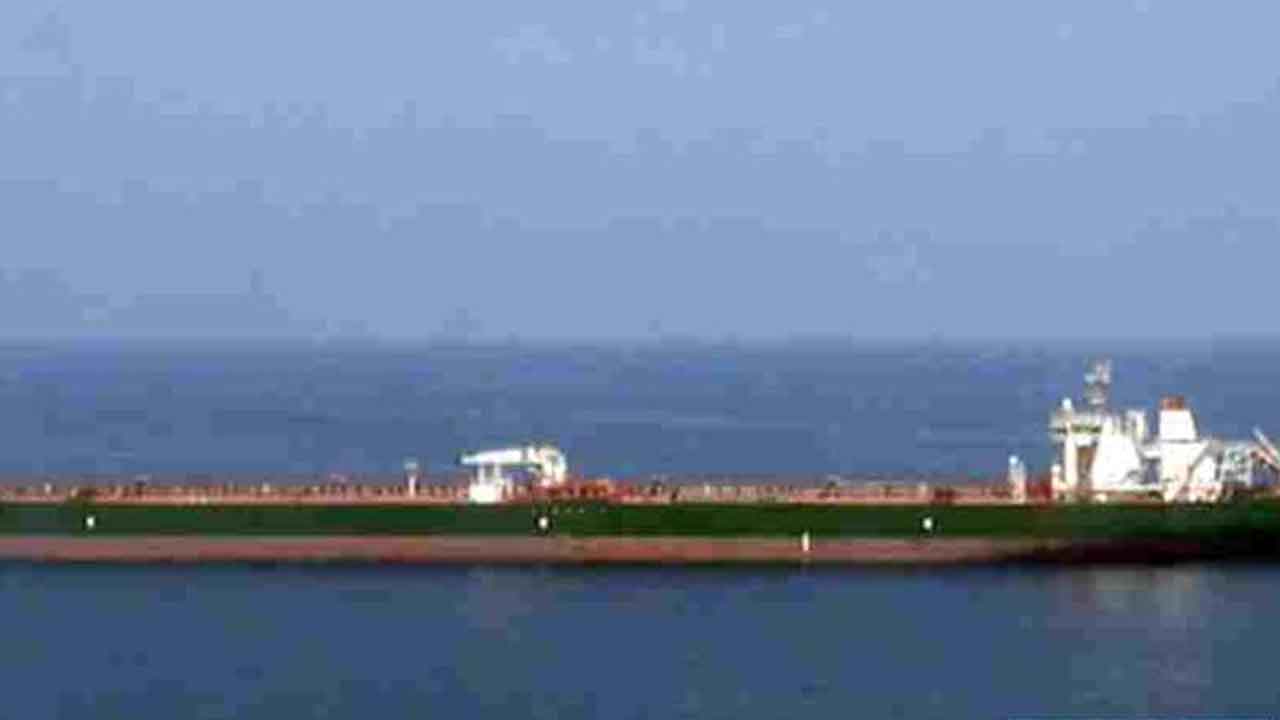 సముద్రంలో తెలంగాణ యువకుడి గల్లంతు