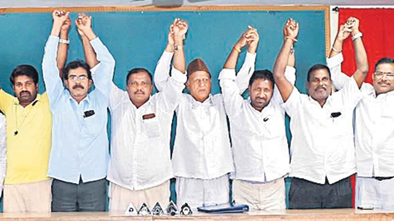 మా జీవనోపాధికి భరోసా కల్పించాలి..