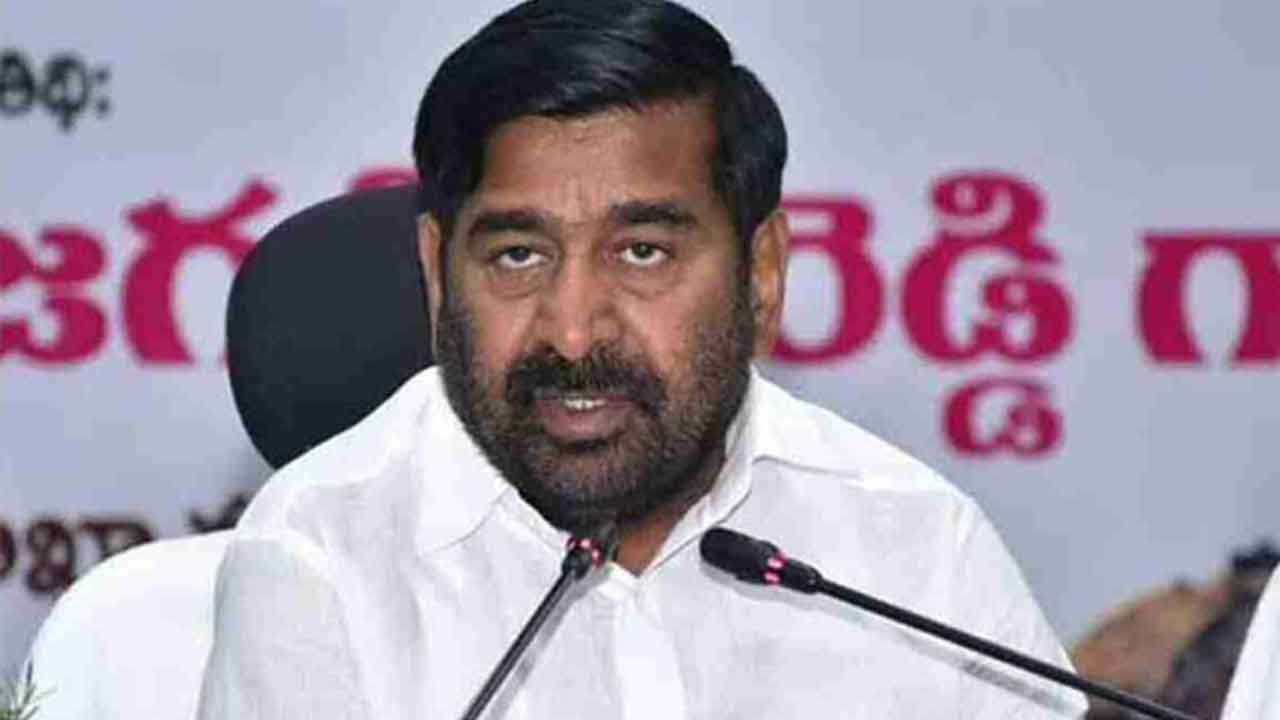 ఆరు గ్యారెంటీలను తప్పించుకునేందుకు కుట్ర